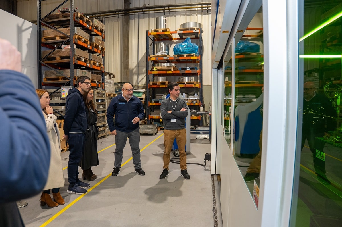 Desta empresa em esposende saem para todo o mundo protótipos de carros e peças de aviões