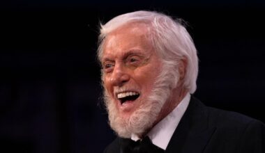 Dick Van Dyke chega aos 100 anos; relembre 4 produções marcantes do ator para ver no streaming