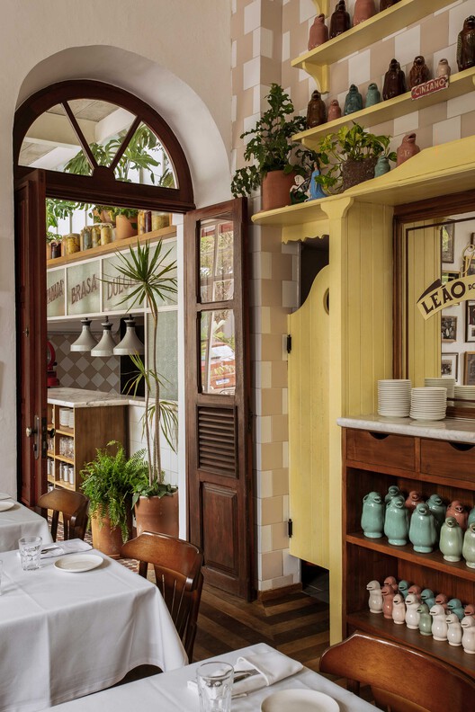 Restaurante Gonza / Tadu Arquitetura - Fotografia de Interiores, Prateleira, Mesa, Cadeira