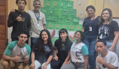 Escola de Vila Velha promove estudo da Química com criação da ‘Árvore de Natal da Tabela Periódica’