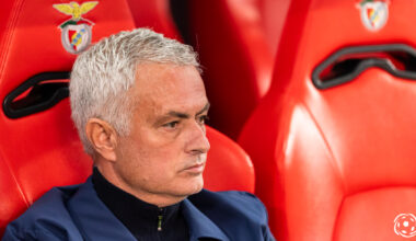 Benfica não pode vender 2 jogadores no mercado de transferências de inverno