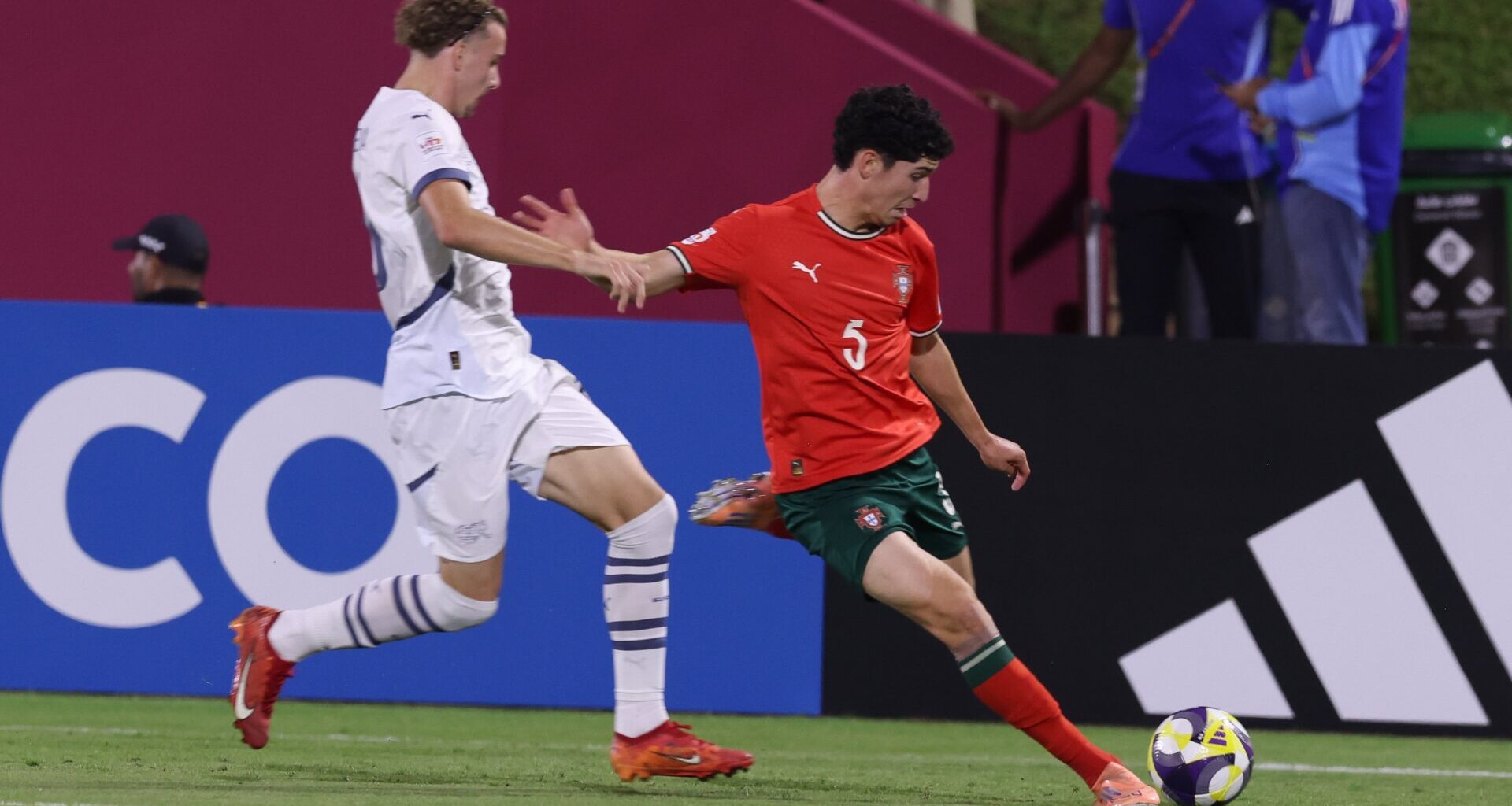 Conhecida a cláusula milionária de José Neto, jovem do Benfica que tem vários interessados