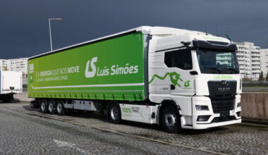 Operador Luís Simões integra primeiro camião totalmente elétrico à frota com uma autonomia de até 500km