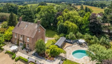 Mansão fica localizada em Battle, no condado de East Sussex, perto da costa sul da Inglaterra - Foto: Divulgação/Knight Frank