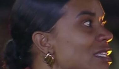 Durante a cerimônia de despedida do Chapéu do Fazendeiro, Kathy se emocionou #AFazenda #shorts - R7