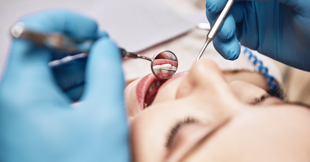 Doença gengival pode estar ligada a maior risco de problemas cardiovasculares graves