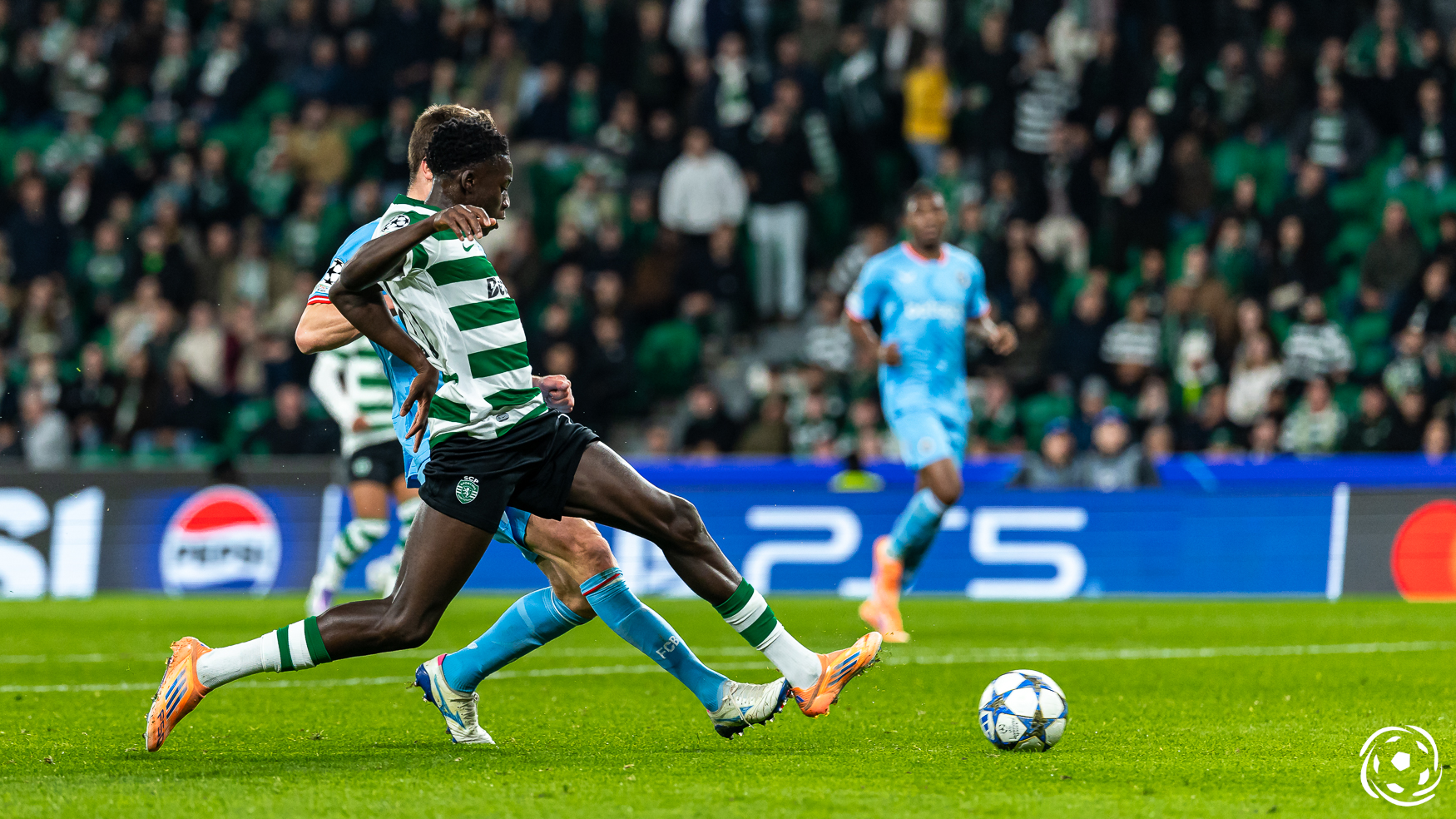 os jovens que espreitam uma oportunidade já frente ao Santa Clara