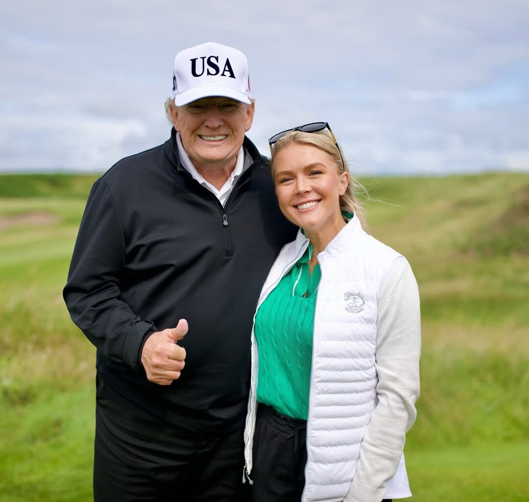 Trump volta a surpreender com comentários 'estranhos' à figura física da sua secretária de imprensa: veja o momento