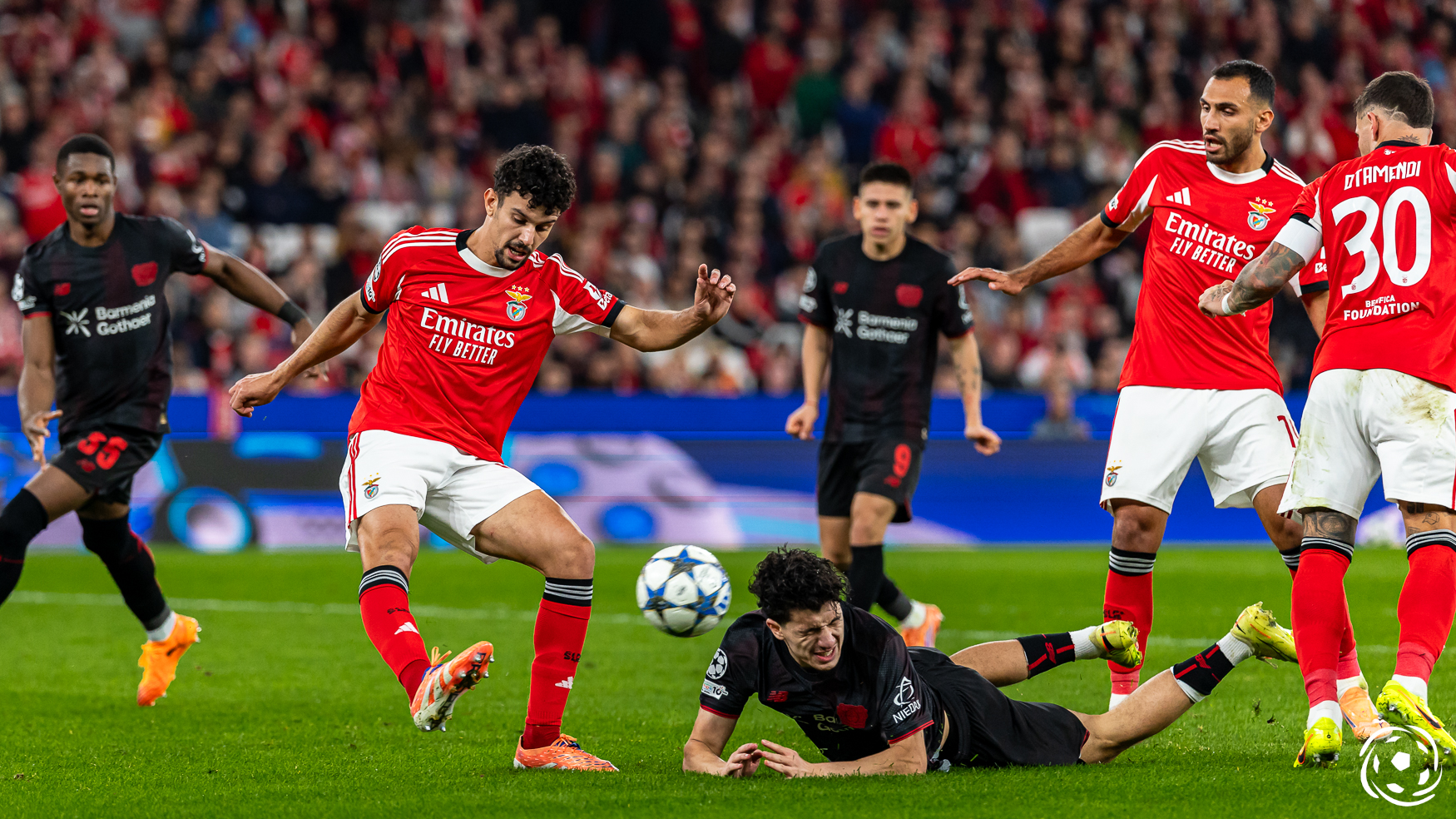 quais as hipóteses do defesa do Benfica rumar à Catalunha?