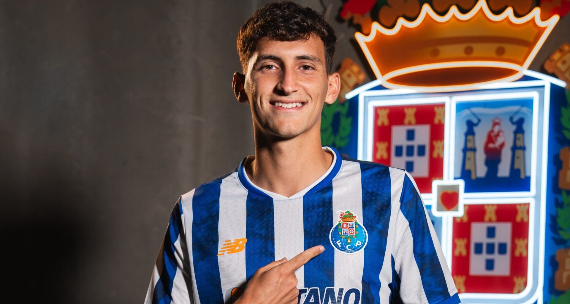 FC Porto quer emprestar médio que não entra nas contas de Farioli: eis a situação