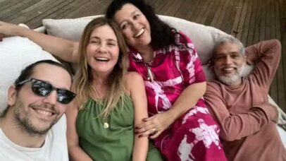 Vladimir Brichta, Adriana Esteves, Regina Casé e Estevão Ciavatta, em Mangaratiba - Foto: Reprodução/Instagram