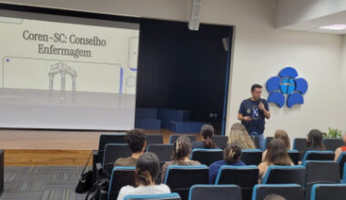 Coren-SC realiza palestra para estudantes da Faculdade Ielusc, em Joinville | Coren-SC