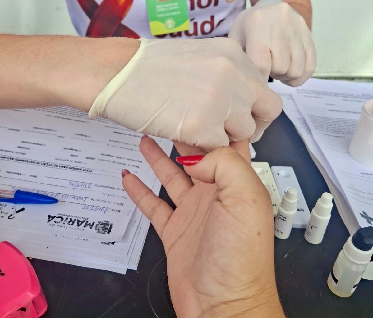 Prefeitura de Maricá realiza ação do Dezembro Vermelho com diálogos e testagem na USF Central