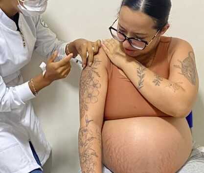 São Pedro da Aldeia realiza primeira vacinação contra o VSR em gestante na rede municipal