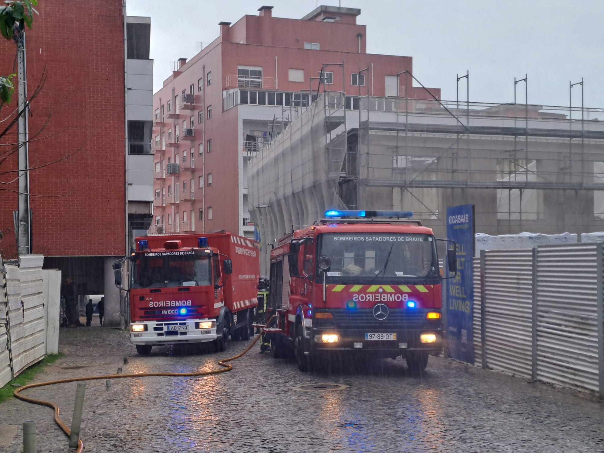 Dominado incêndio na futura residência universitária de braga