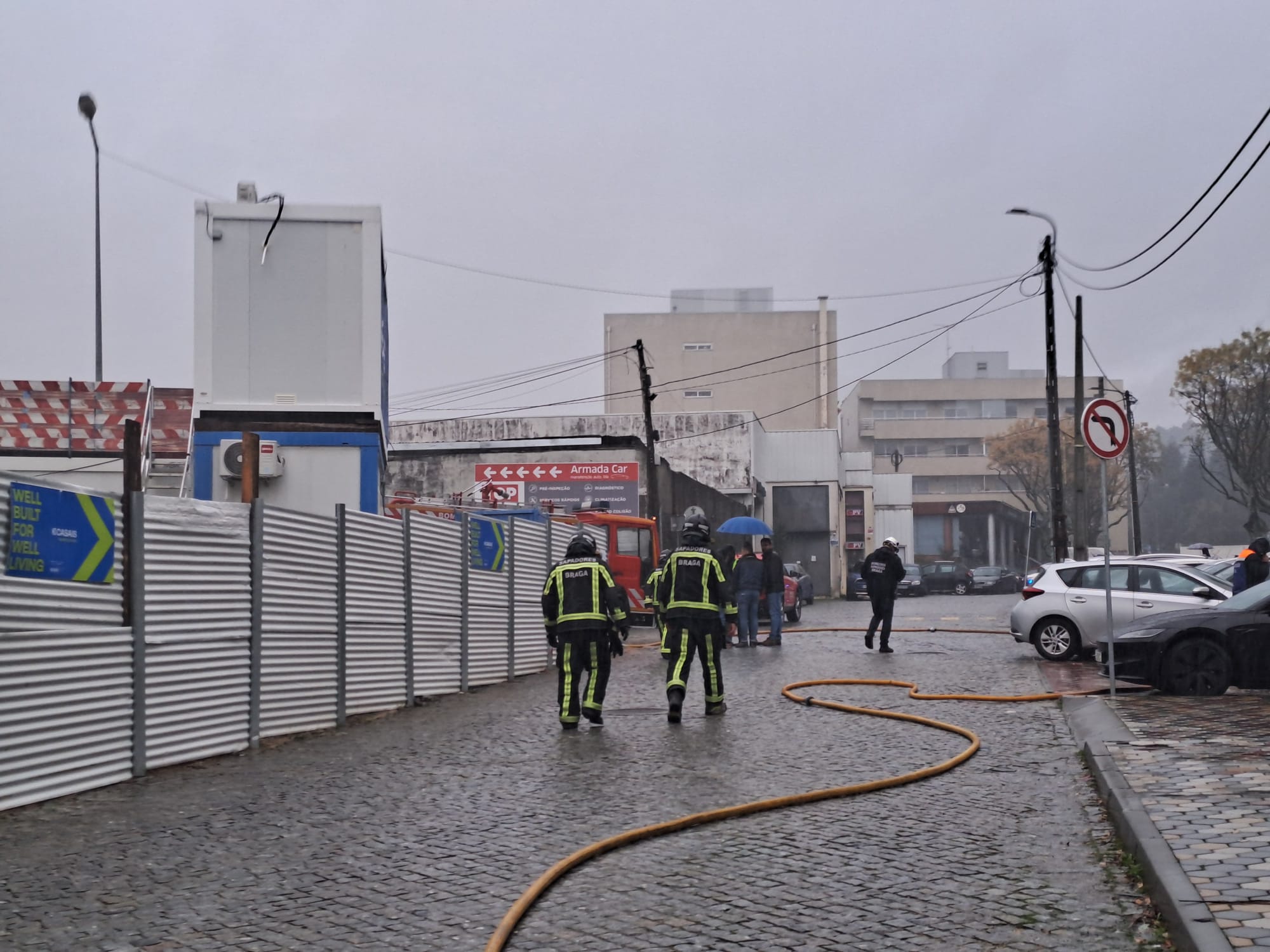 Dominado incêndio na futura residência universitária de braga