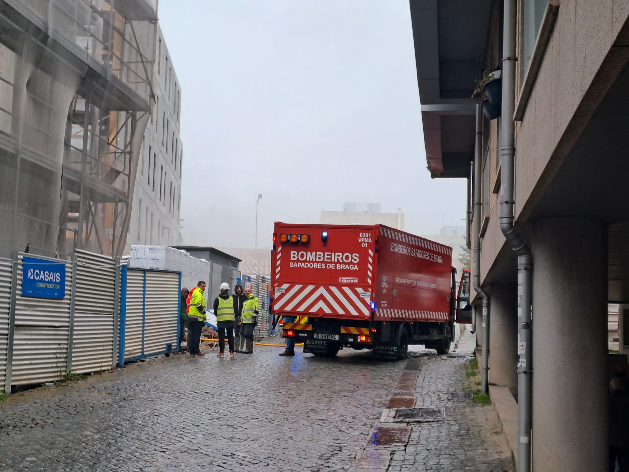 Dominado incêndio na futura residência universitária de braga