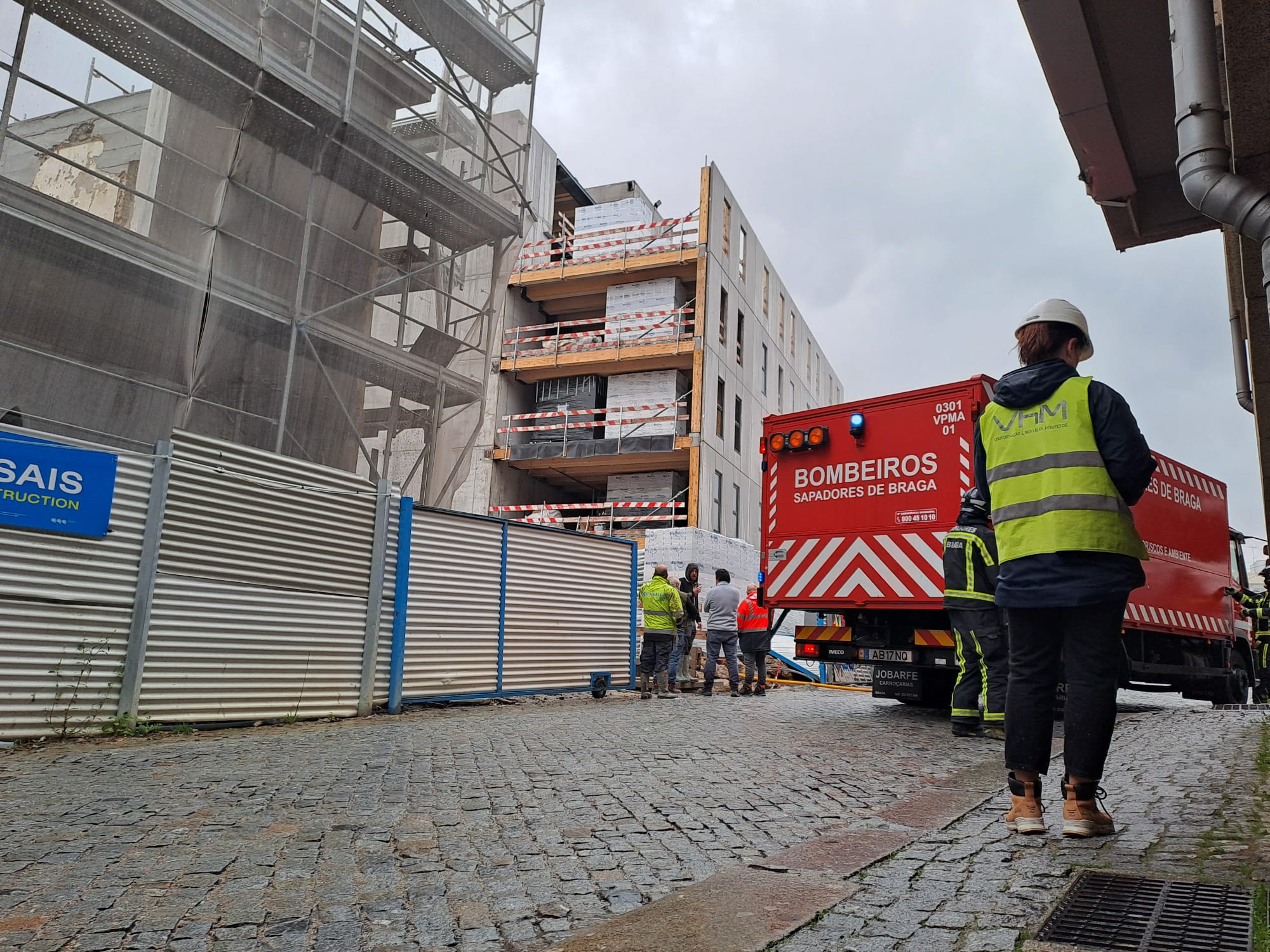 Dominado incêndio na futura residência universitária de braga