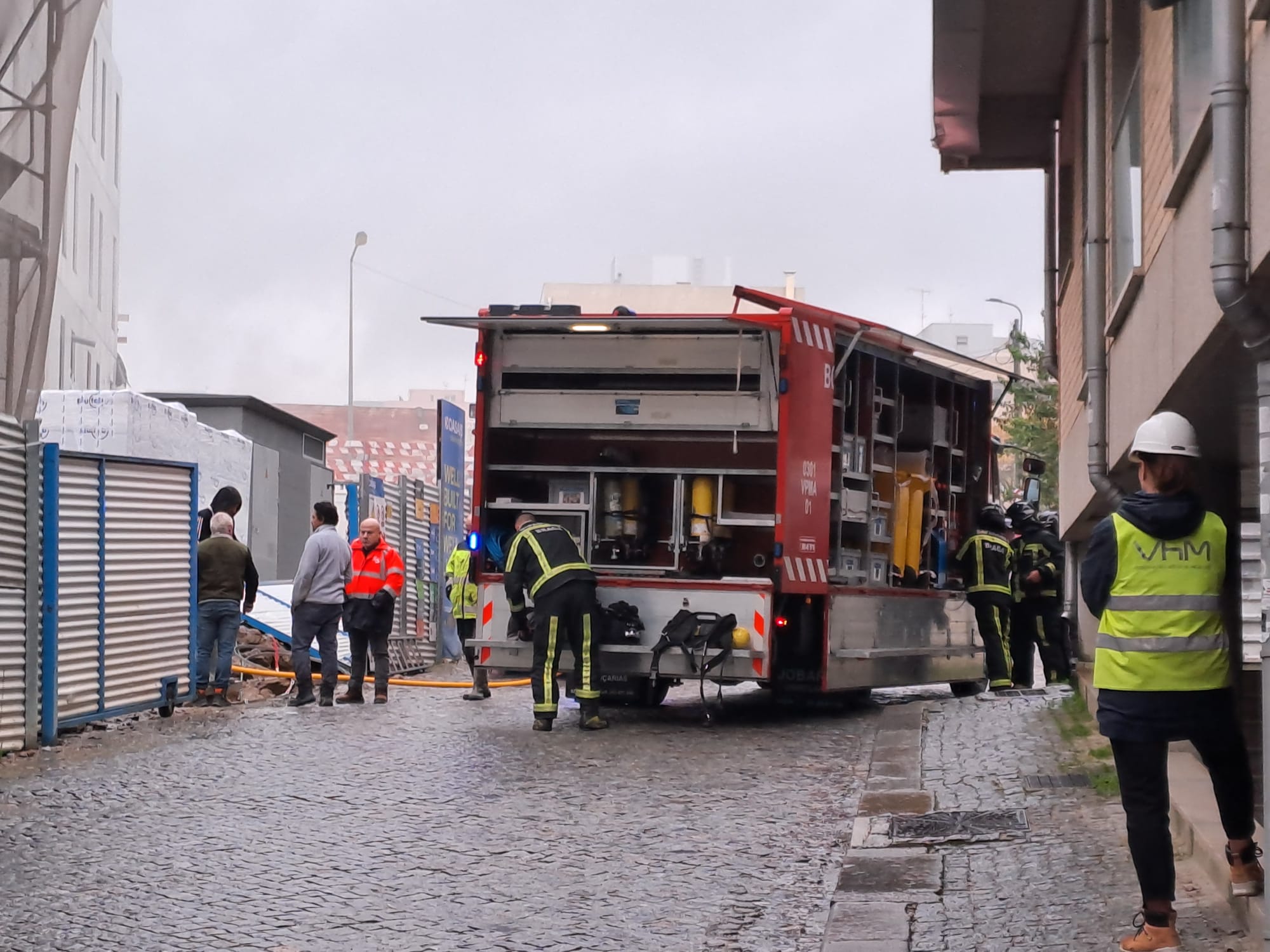 Dominado incêndio na futura residência universitária de braga