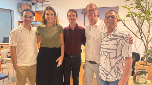 Eduardo (Marche), Camila (Muriqui), o convidado Eduardo Ferrari, C?lio e Raphael (Conceitto), no encontro com arquitetos em Adamantina (Imagens: Siga Mais).