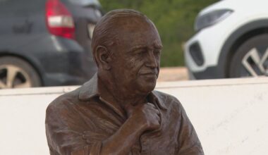 Oscar Niemeyer é homenageado com estátua de bronze no centro de Brasília - G1