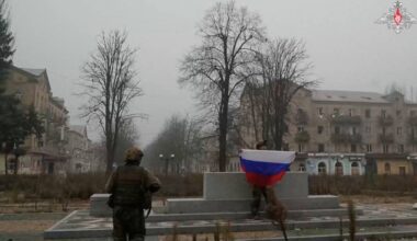 Putin celebra a captura total da cidade ucraniana de Pokrovsk