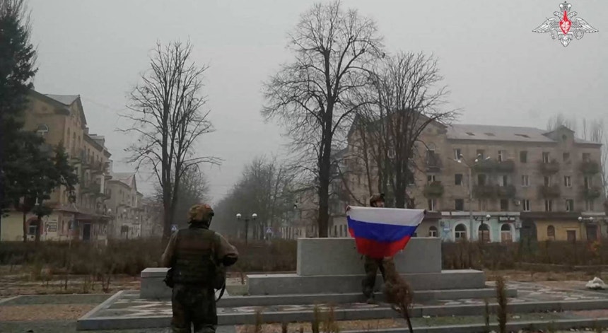 Putin celebra a captura total da cidade ucraniana de Pokrovsk