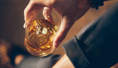 Beber álcool demais pode elevar risco de AVC, segundo estudo