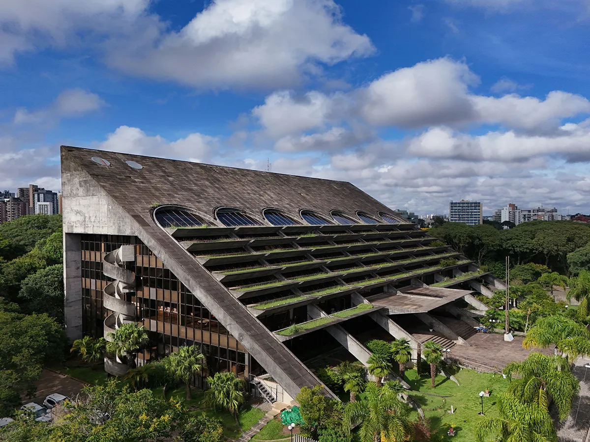 Prédio famoso de Curitiba foi considerado ousado e revolucionário