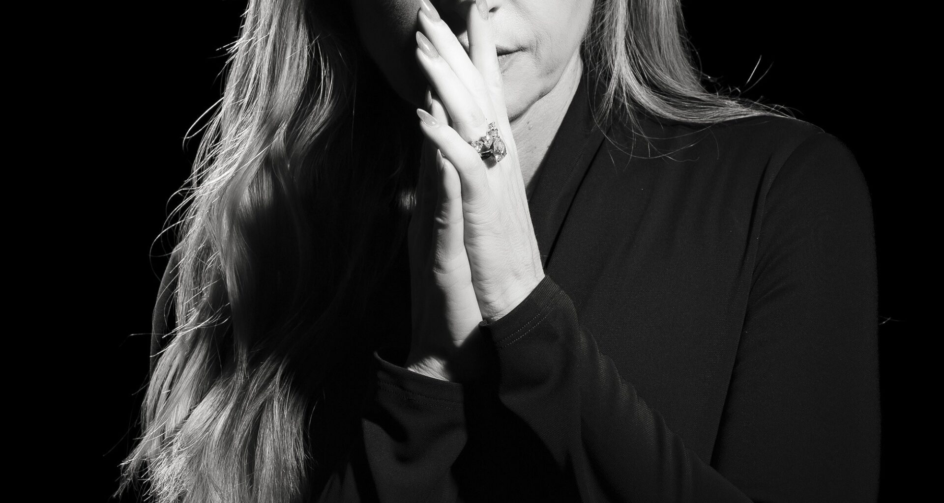 Angélica conta o que aprendeu com tragédias, diz que falar ajudou a curar peso de abuso sexual e lembra trauma com assalto aos três anos: 'Medo de gente'