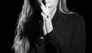 Angélica conta o que aprendeu com tragédias, diz que falar ajudou a curar peso de abuso sexual e lembra trauma com assalto aos três anos: 'Medo de gente'