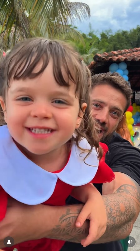 Rafael Cardoso com a filha caçula, Helena - Foto: Reprodução / Instagram @rafaelcardoso9
