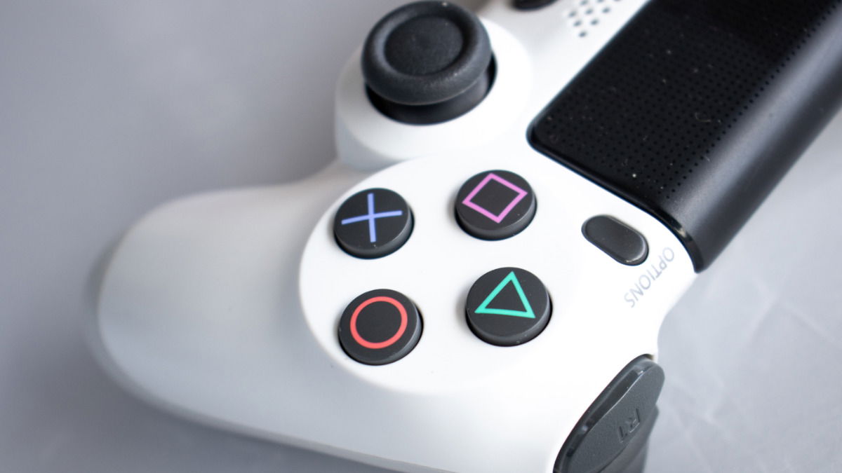 Aproveita! Estes 3 jogos super-recentes de PS5 deram grande tombo no preço