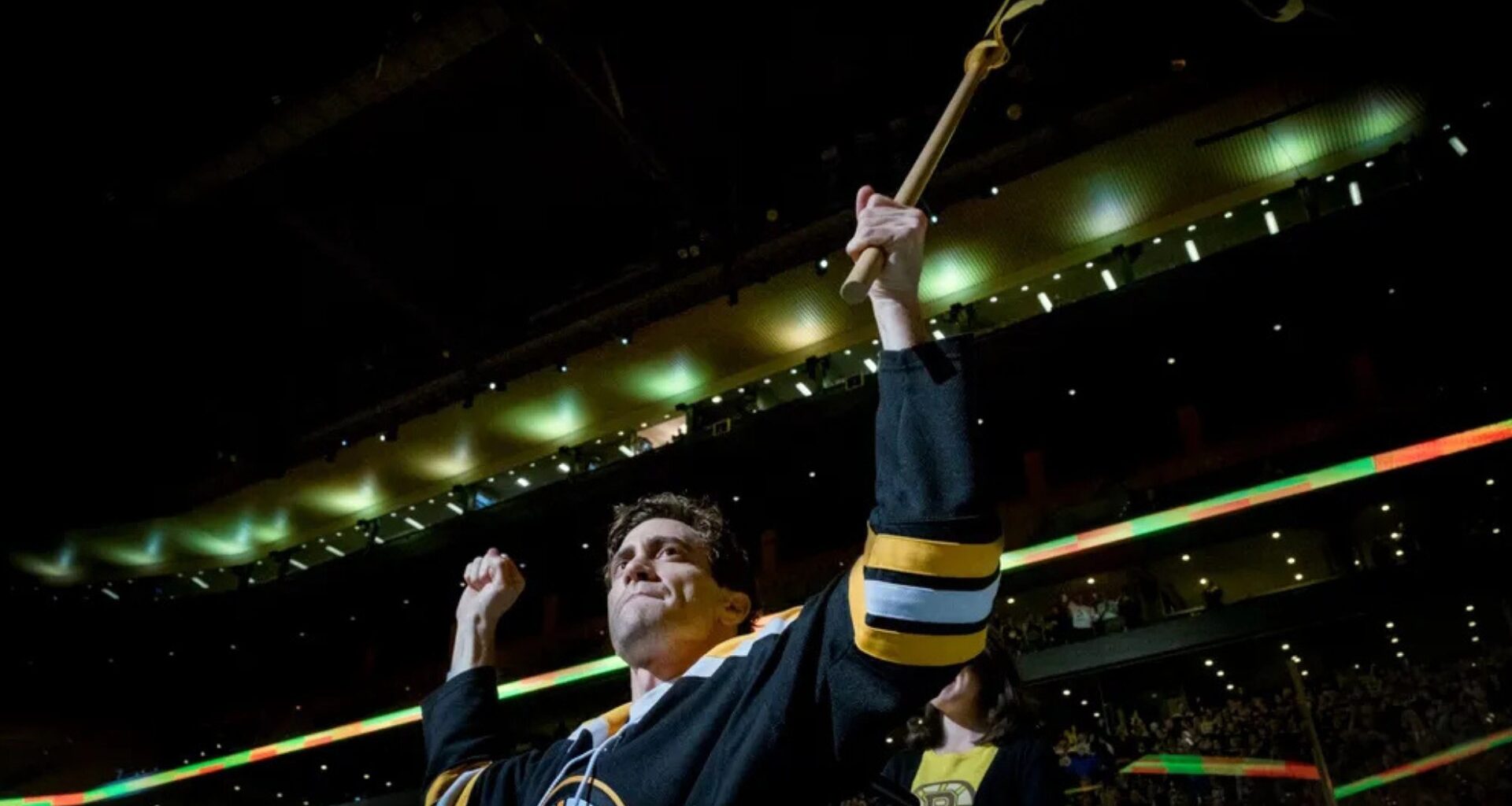 Ator chega aos 45 anos com patrimônio de R$ 480 milhões e polêmica de 'ex-namorado vilão' de cantora idolatrada