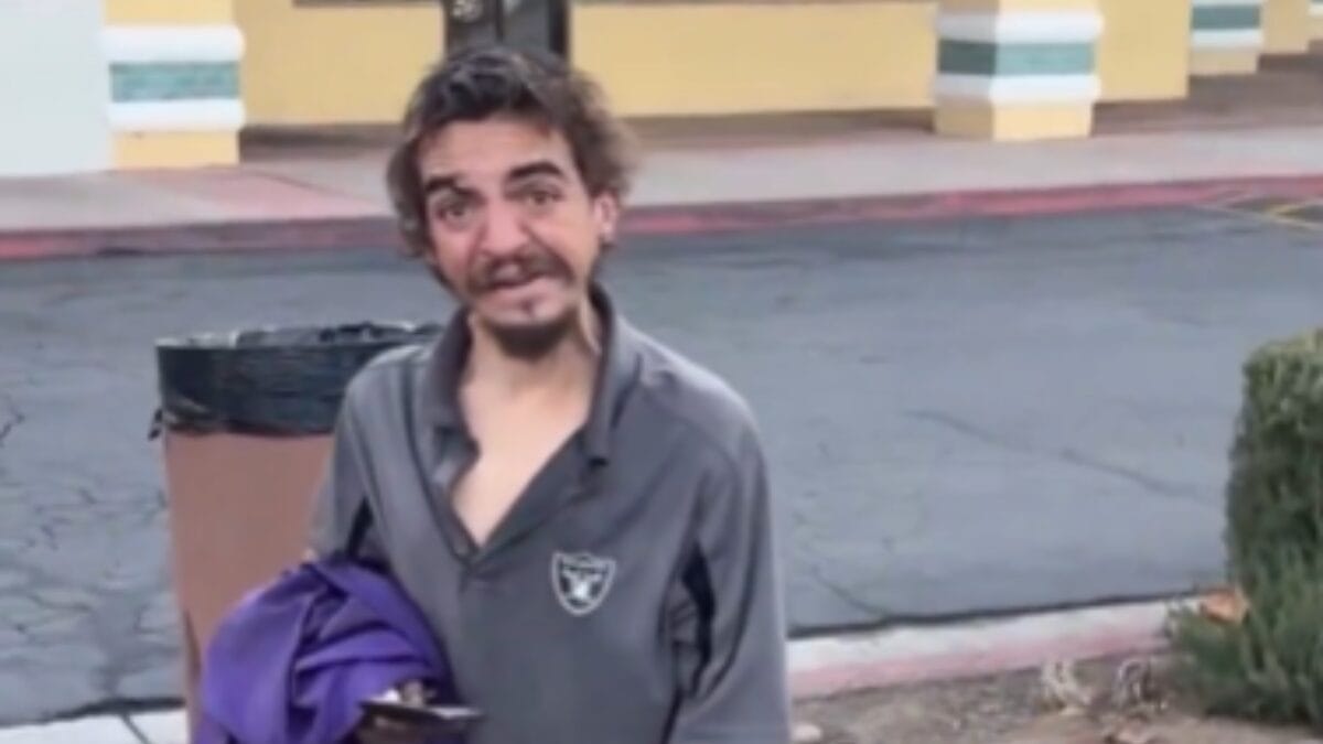 Ex-ator mirim volta a ser visto em situação de rua nos EUA: "Precisa de atenção médica"