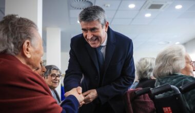 Mensagem de Natal do PS. Carneiro relembra desafios na habitação e saúde