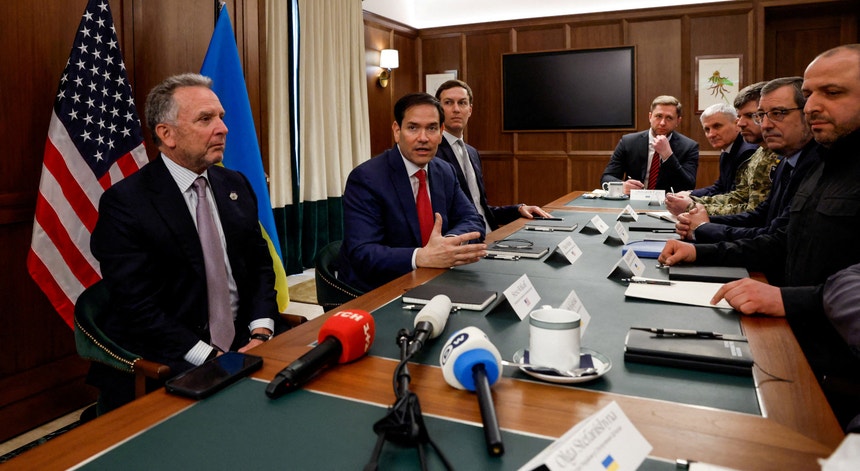 Washington e Kiev afirmam que progresso depende de Rússia levar negociações de paz a sério