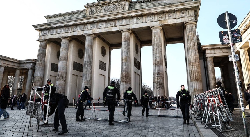 Zelensky pede resultados nas negociações em Berlim com enviados de Trump