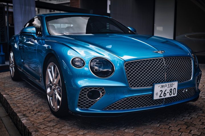 A Bentley também oferece uma ampla gama de opções de personalização, para que os clientes possam criar um carro que atenda às suas necessidades específicas.-djedj por Pixabay