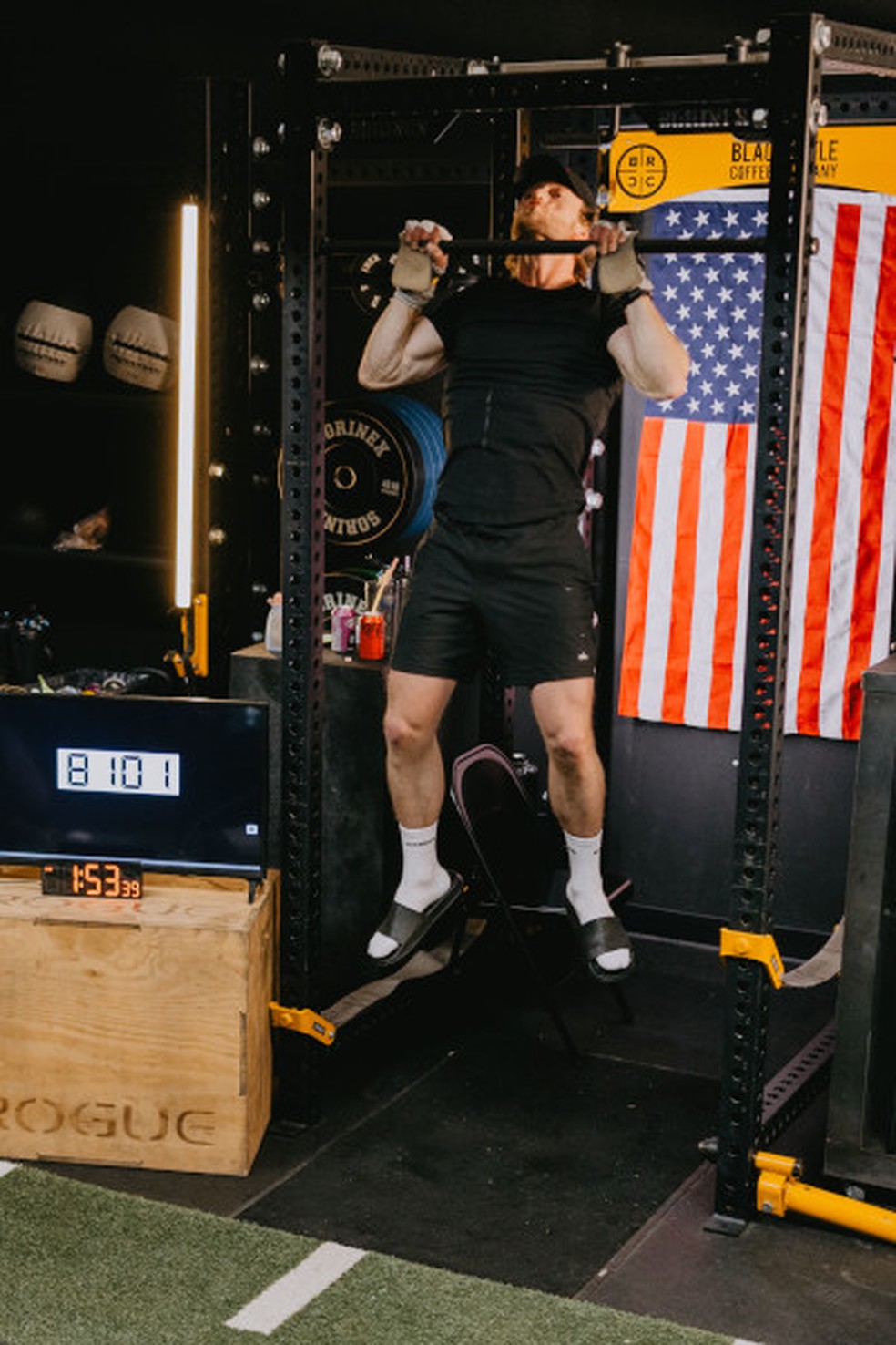 Maior número de flexões na barra fixa em 24 horas — Foto: Reprodução/Guinness