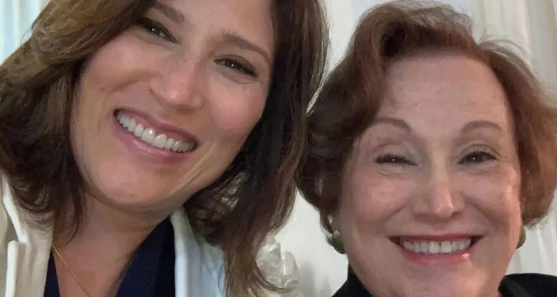 Beth Goulart se emociona ao falar da mãe, Nicette Bruno: 'Nos ensinou a valorizar a alegria'