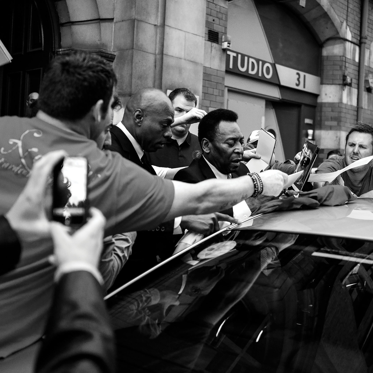 Pelé, após coletiva de imprensa em Manchester, em 2011