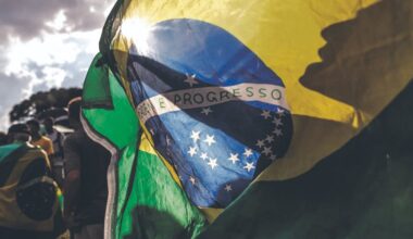 Brasil entre protagonismo global, julgamento de Bolsonaro e guerra tarifária com Estados Unidos