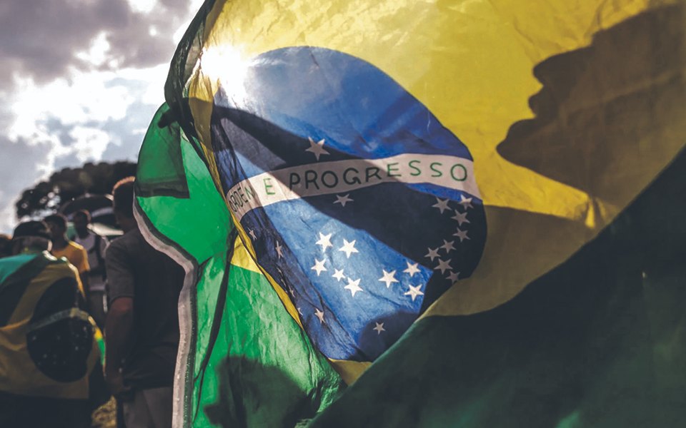 Brasil entre protagonismo global, julgamento de Bolsonaro e guerra tarifária com Estados Unidos
