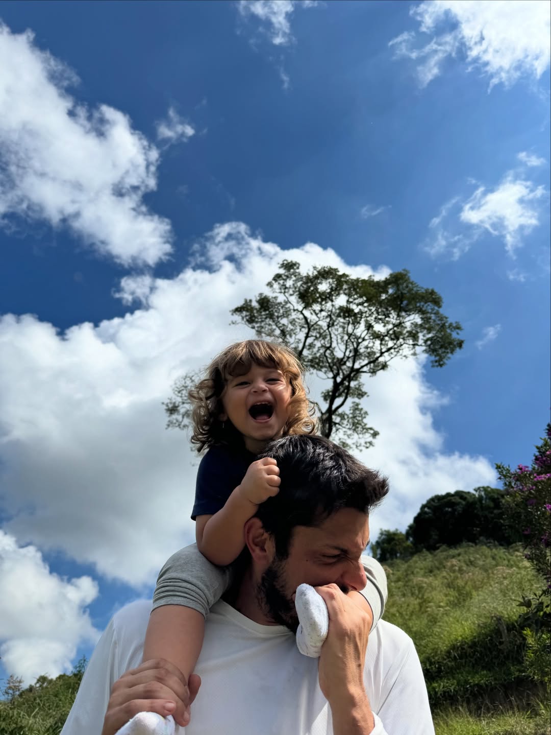 Bruno Gissoni com a filha, Amélia - Foto: Reprodução / Instagram @yannalavigne