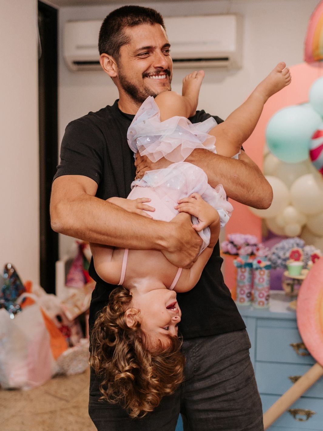 Bruno Gissoni com a filha, Amélia - Foto: Reprodução / Instagram @yannalavigne