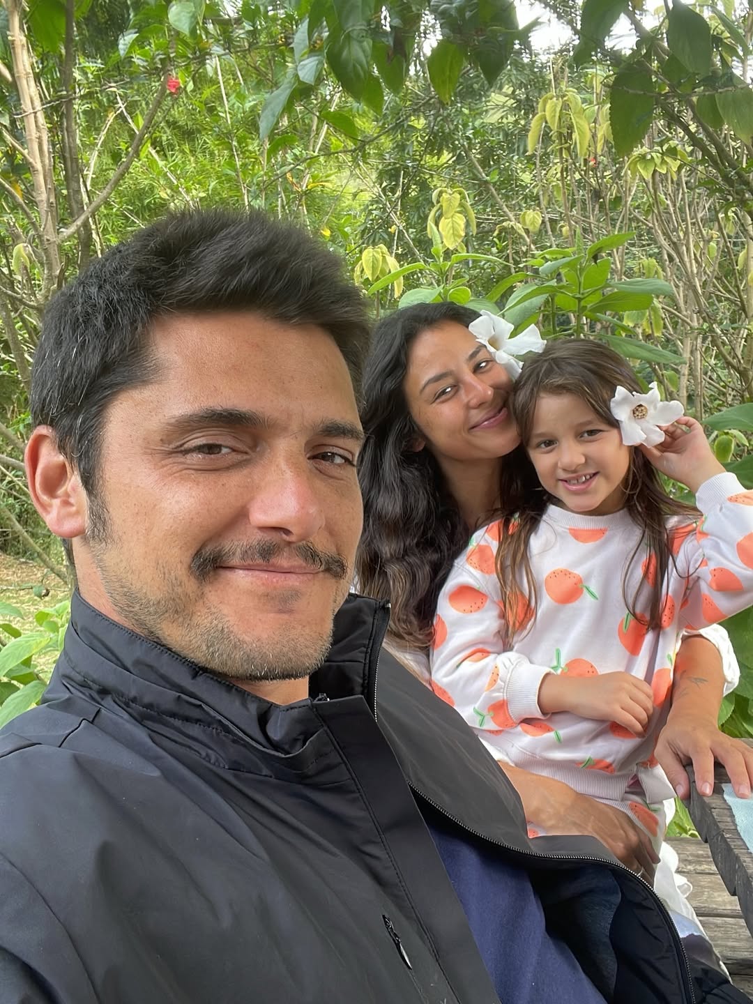 Bruno Gissoni e Yanna Lavigne com a filha mais velha, Madalena - Foto: Reprodução / Instagram @yannalavigne