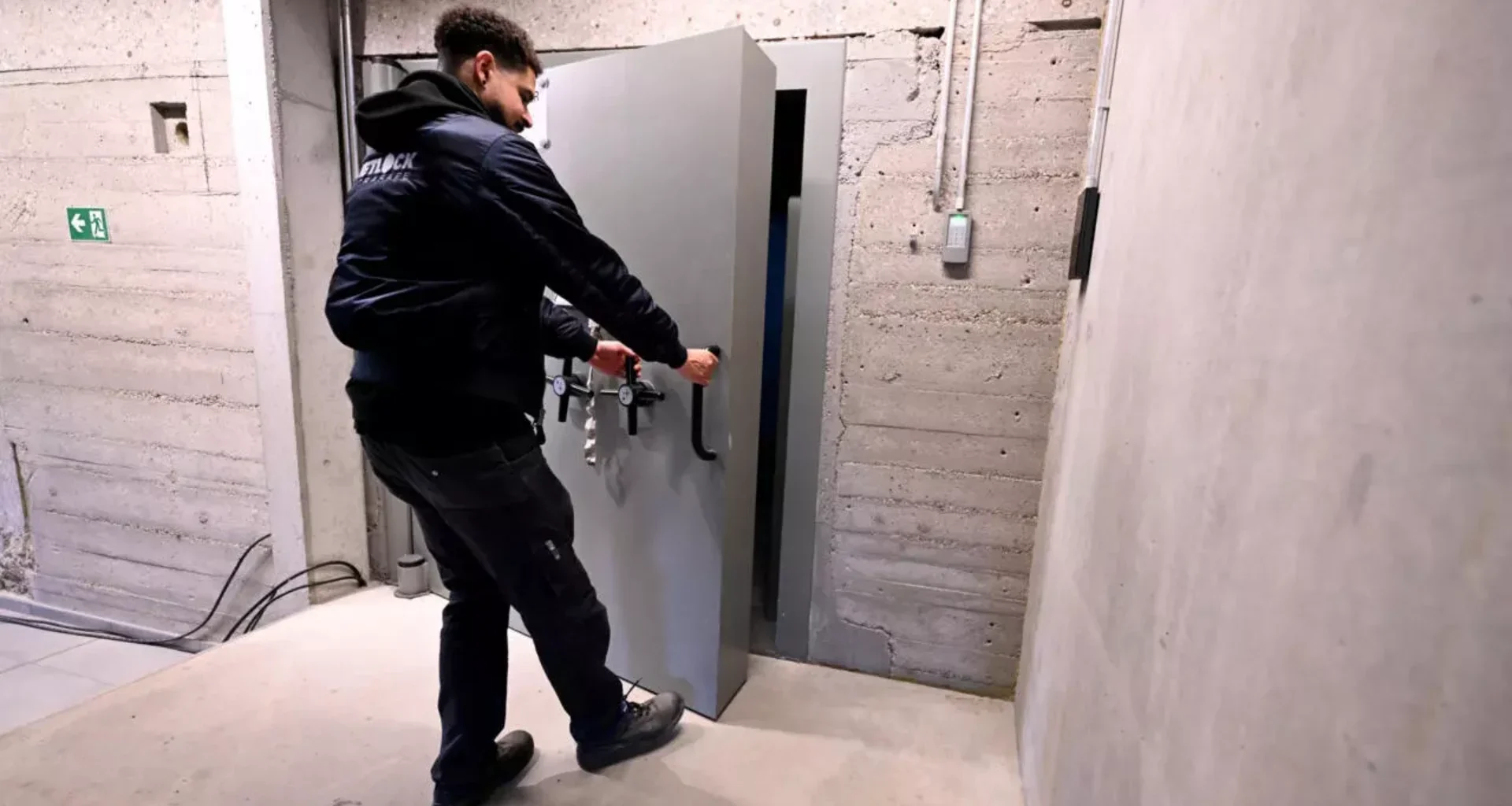 Imagem porta do bunker nazi na Alemanha