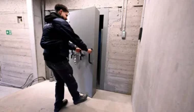 Imagem porta do bunker nazi na Alemanha