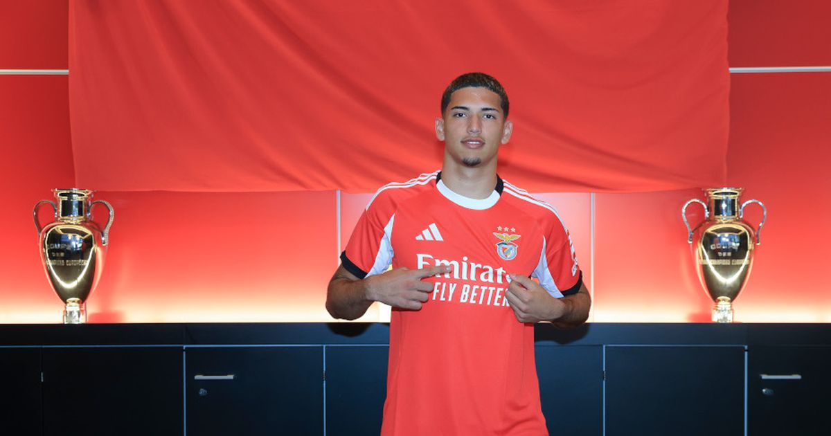 Oficial: Benfica renova com goleador da formação